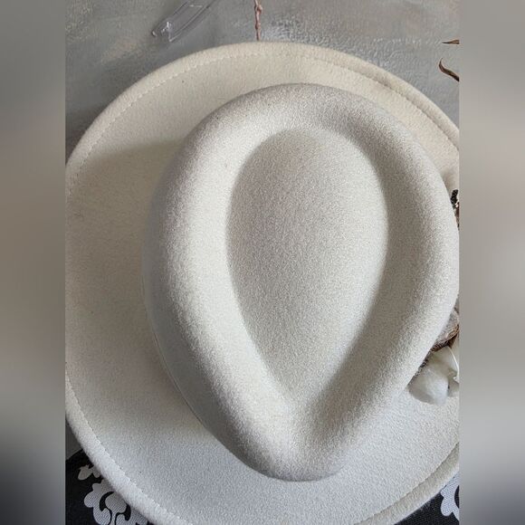 Cream Wide-brimmed Felt Fedora Hat with Feather and Floral Embellishment Bridal main image 7